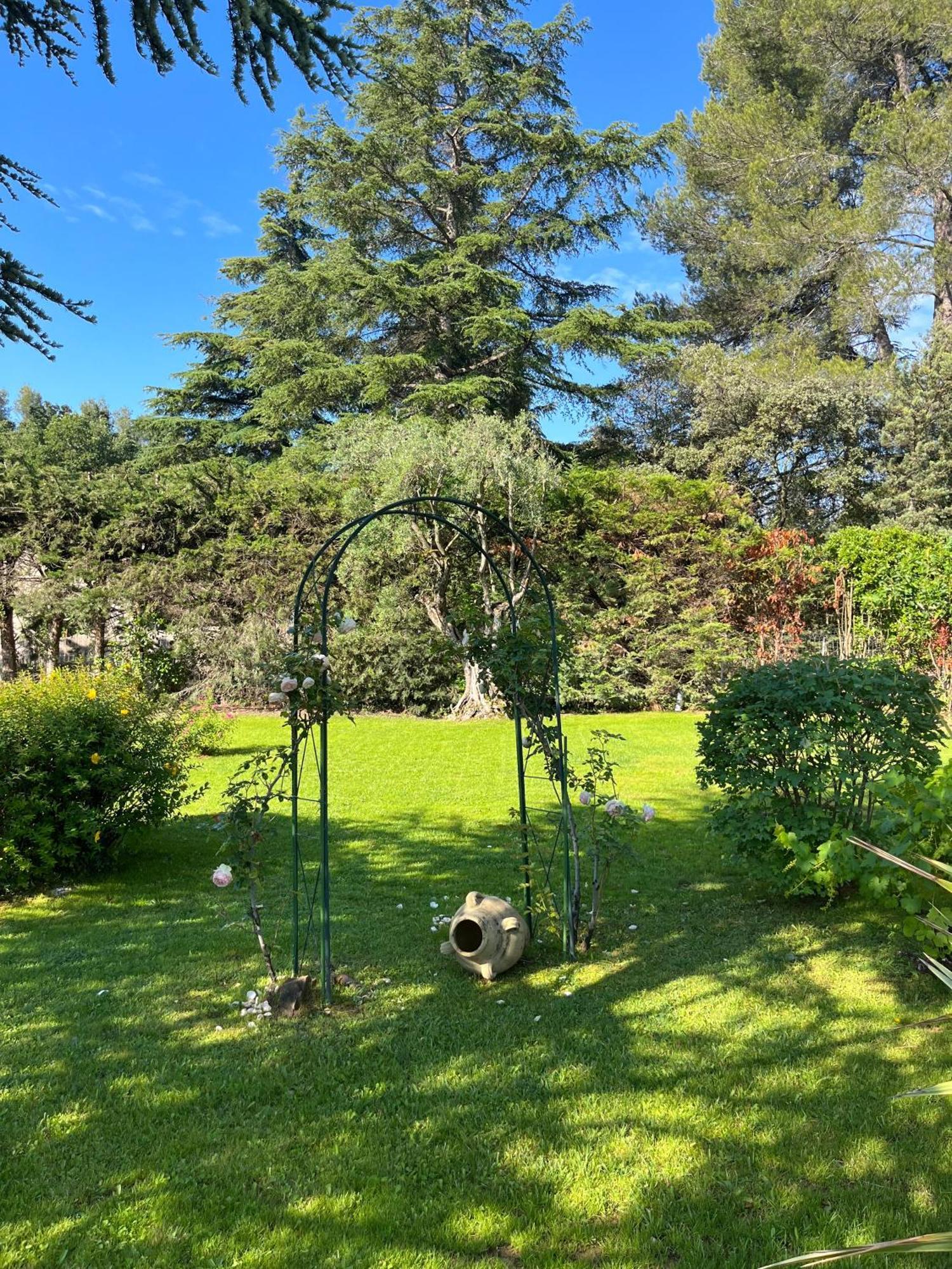 Le Clos Serein Le Beausset Exteriör bild